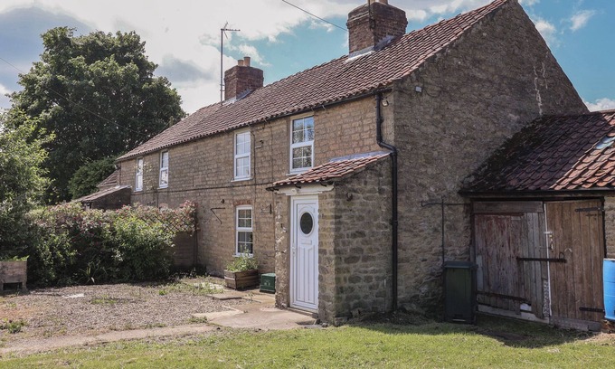 Malton Cottage | 2 BECK HOUSES, pet friendly, with a garden in Malton