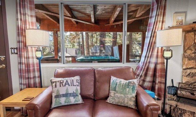 Fox Farm House | 2 Bed 1.5 Bath Cabin. Spa, Fireplace, Dogs Welcome