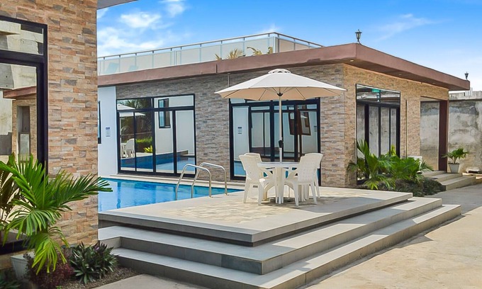 Monrovia Villa | 2 Bed/2.5 Bath Villa (Rubi)