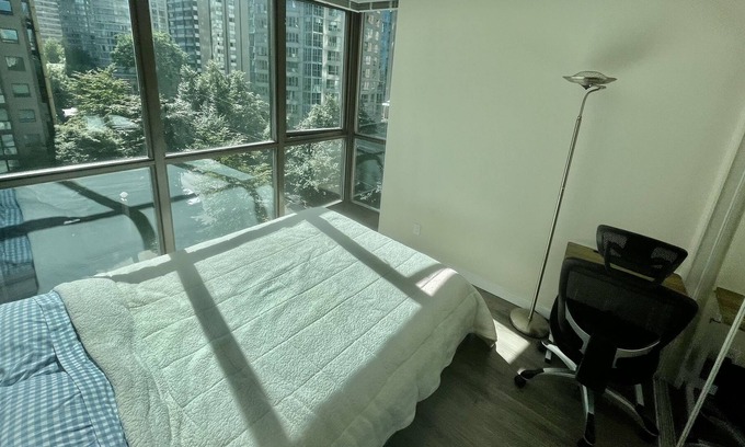 Coal Harbour Apartment | 2 bed 2 bath