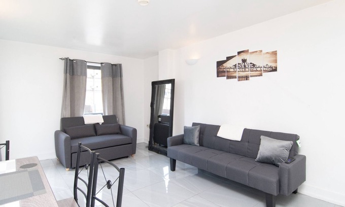 Everton Apartment | 2 bed 2 bath city centre sleep 7