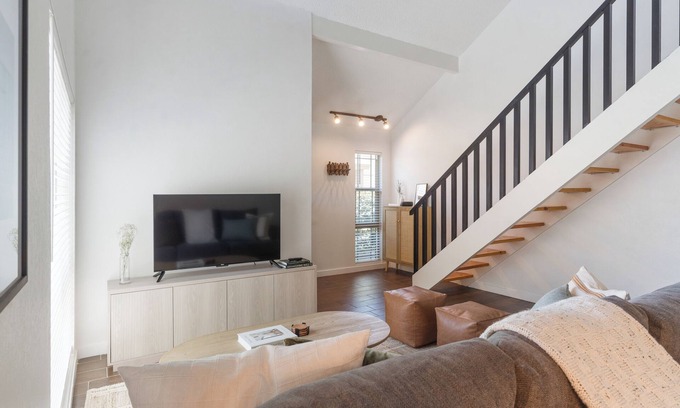 Bakersfield Condo | 2 bed 2 bath condo with washer & dryer, parking garage, and office space