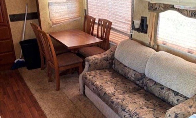 Midland House | 2 Bed, 2 Bath High End RV, Fully Furnished, Pet and Child Friendly