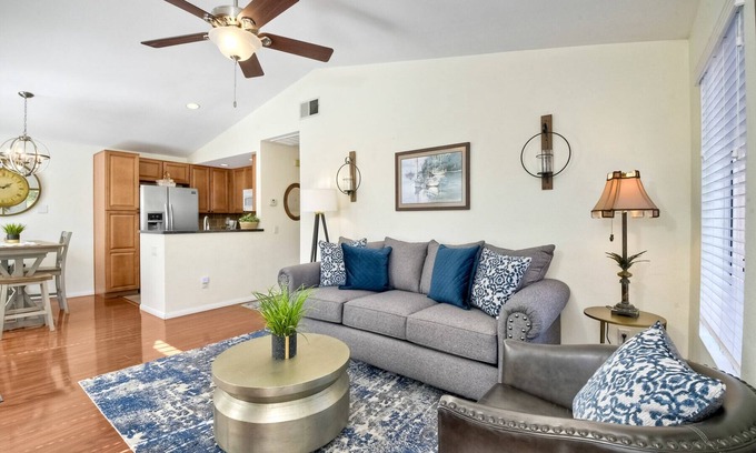 Ivey Ranch - Rancho Del Oro Condo | 2 Bed/2 Bath in Oceanside with Private Garage and Pool