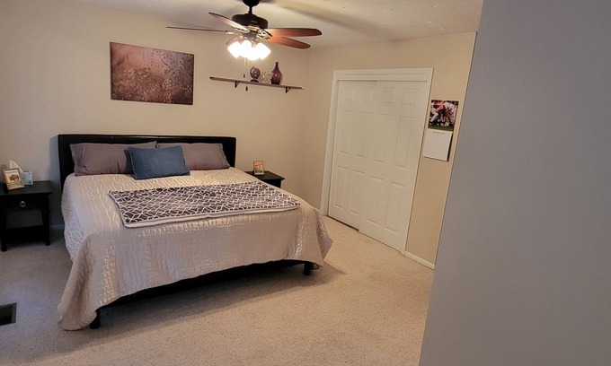 Lincoln House | 2 Bed, 2 Bath South Lincoln Husker House