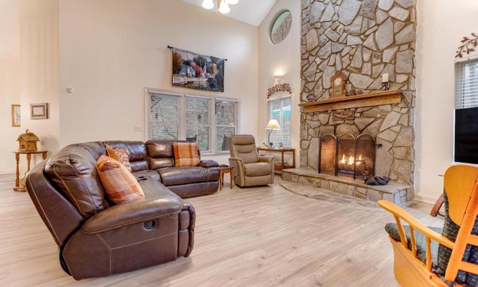 Whittier House | 2 Bed 2 Bath Vacation home in Whittier I