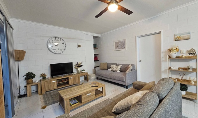 Westcourt Apartment | 2 Bed/2 Bathroom Modern Apartment with Wifi close to Amenities