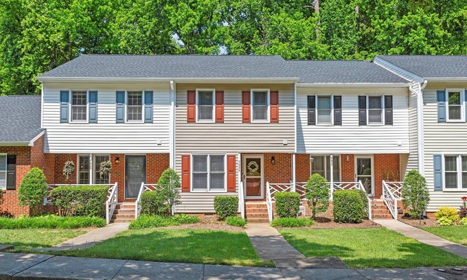 Northwest Raleigh House | 2 Bed/2 Private Bath Townhome in West Raleigh Near Umstead Park & Rex Hospital