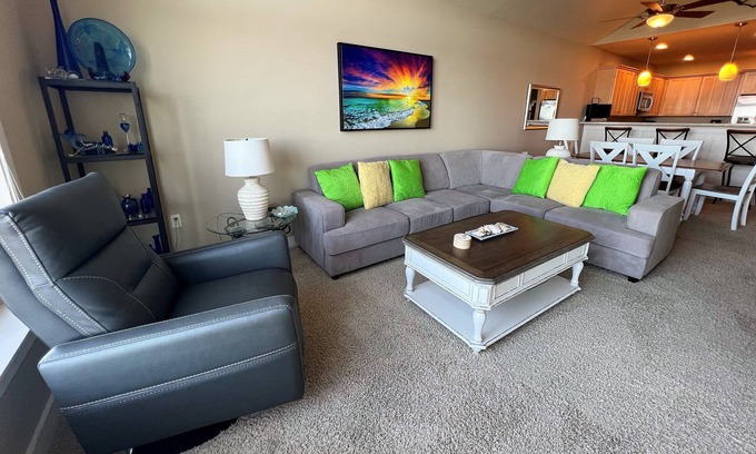 Seaside Condo | 2 Bed/2Ba 4th Floor Condo with vaulted ceilings, upscale furnishings and fabulou