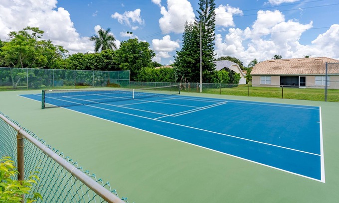 Kings Lake Condo | 2 bed/2bath condo 3 miles from downtown Naples