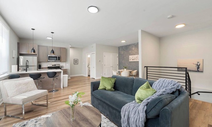 Lower West Side Apartment | 2 Bed & 3 Bath Chicago Condo