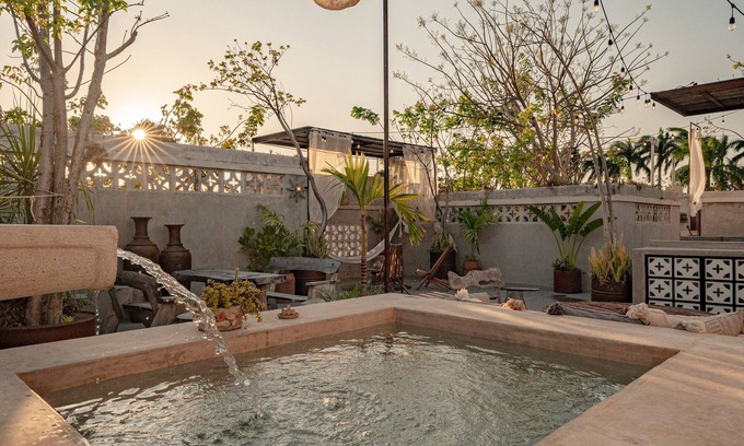 Merida Municipality House | 2-bed,3 bath house, rooftop, 2 plunge pools. AC. Safe. Close to centre, shops.