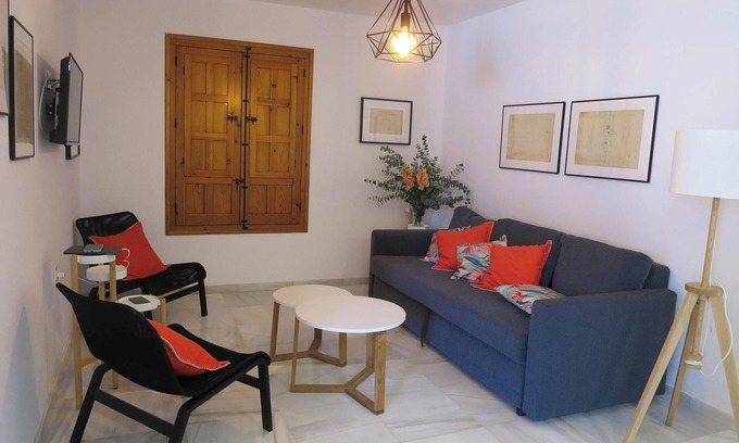 Santa Marina Apartment | 2-bed Apartment close to Historic Centre with Rooftop Terrace & Wi-Fi