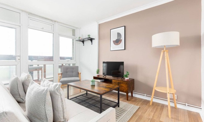 Riverside Apartment | 2 Bed Apartment near London Bridge