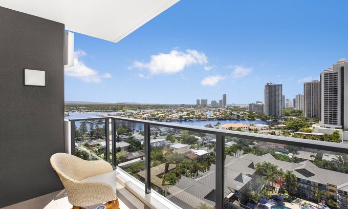 Surfers Paradise Apartment | 2-Bed Beach Apartment with Pool, Parking & Balcony