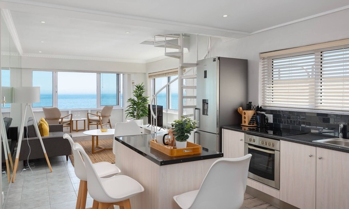 Mouille Point Apartment | 2 Bed Beachfront Gem with stunning Ocean views