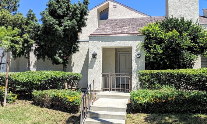Woodbridge House | 2 Bed, Condo in Irvine near parks and lakes!