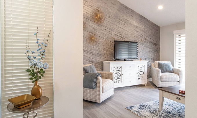 Nichols Condo | 2 Bed Condo w/Pool 1 hr to Theme Parks and Beaches