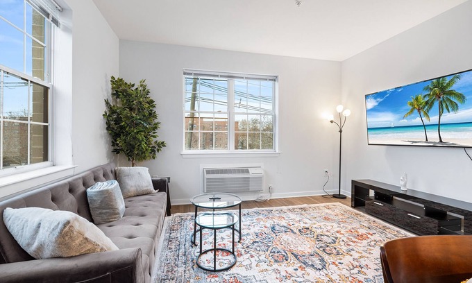 Hackensack River Waterfront Condo | 2 Bed Condo with Gym and Laundry Minutes from NYC