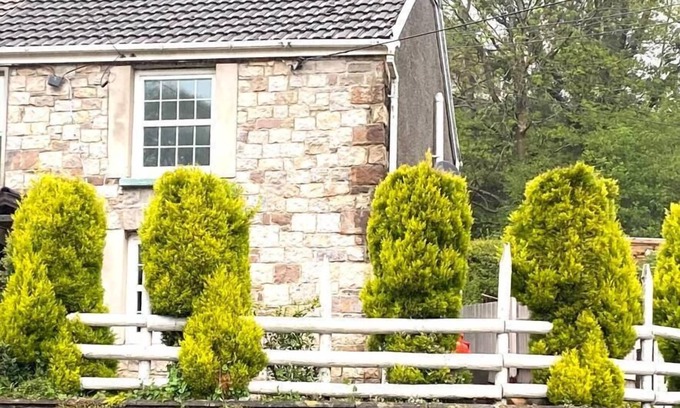 Cwm-twrch Isaf Cottage | 2-Bed Cottage in in Welsh Valley Nr Swansea
