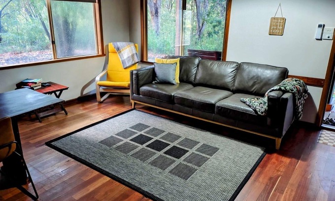Peerabeelup Cottage | 2 Bed Cottage - Pet Free Adults Exclusive Retreat - Self contained 2 Bedroom Cottage 1 King and 1 Queen