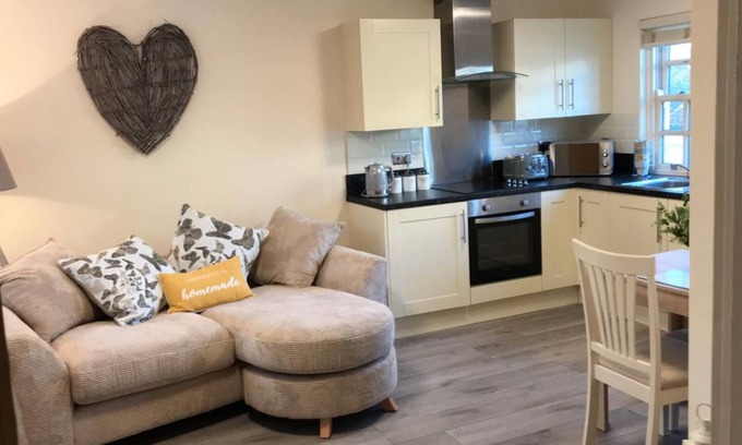Bawtry Apartment | 2-bed Duplex Sleeps 3 With Fireplace