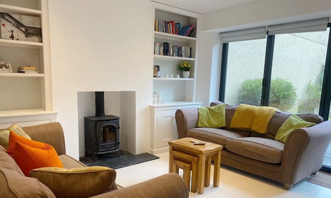 Easton House | 2-Bed Family Home with Sunny Garden