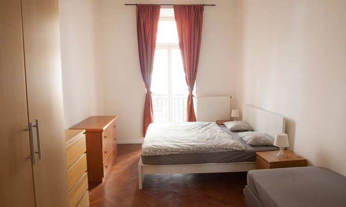 Andel Apartment | 2 Bed Flat - Sleeps 9 - Pets - Smoking on terrace