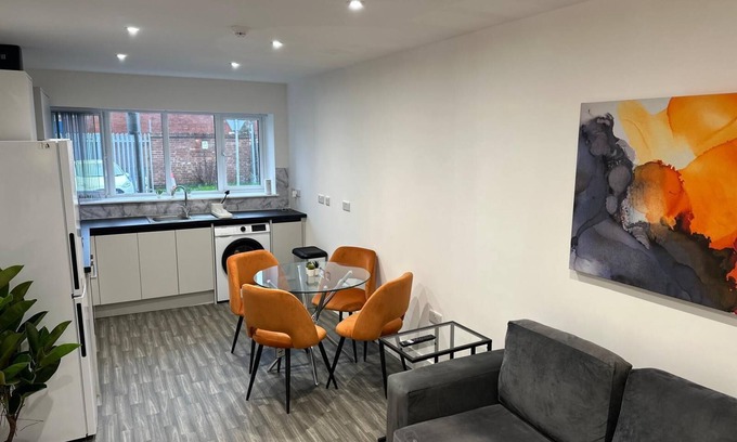 Long Eaton Apartment | 2-Bed Flat with Free Parking Near Nottingham