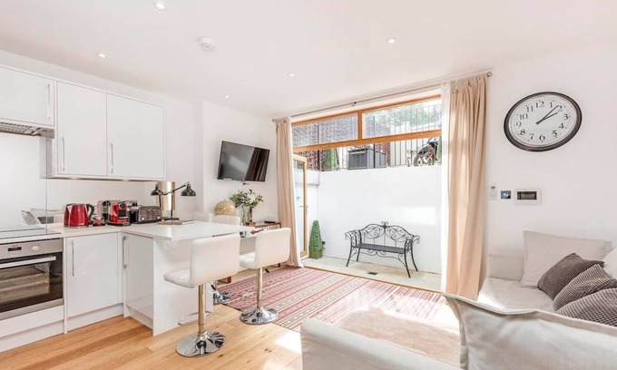 Parsons Green and Walham Apartment | 2 Bed - Fulham Broadway - Garden - Pets Allowed