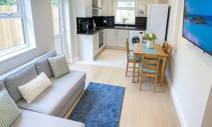Harringay Apartment | 2-Bed Garden Flat - Modern - A