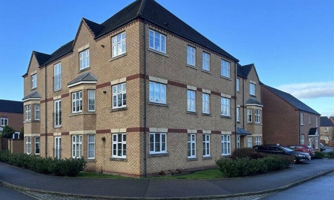 Hathern Apartment | 2-bed ground-floor flat in Loughbrough, UK. Free parking, WiFi, Smart TV