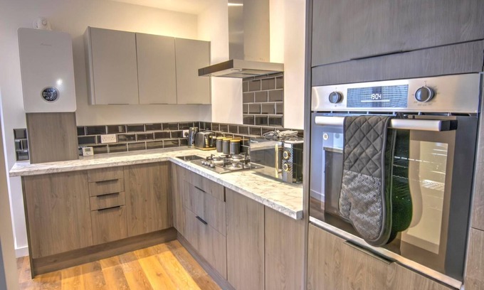 Hanham House | 2 Bed House, Family Friendly with Garden