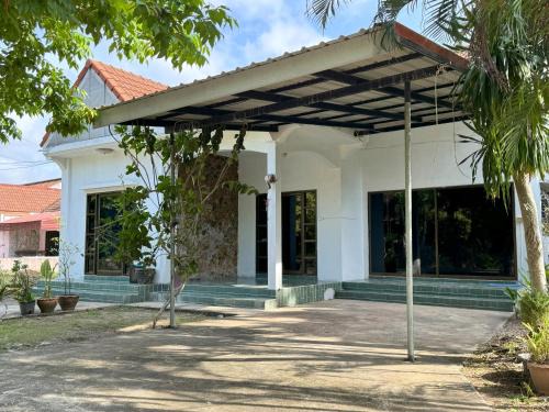 Thong Chai House | 2-bed house near beach w/aircon