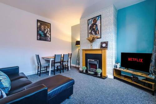 Leeds Apartment | 2 Bed House - Sleeps 6 Perfect for Families and Contractors