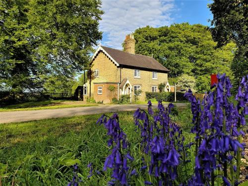 Alford House | 2 Bed in Alford 77637