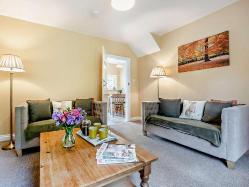 Alford House | 2 Bed in Alford 92252