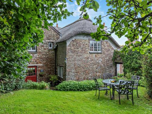 Barnstaple House | 2 Bed in Barnstaple 5mls N 93022