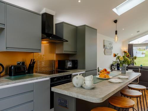 Brixham House | 2 Bed in Brixham 78565