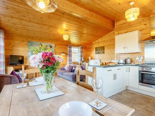 Kinross House | 2 Bed in Loch Leven 82297