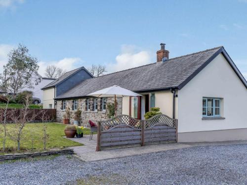Clynderwen House | 2 Bed in Narberth 82445