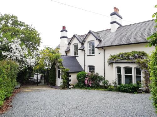 Penmaenmawr House | 2 Bed in Penmaenmawr 93893