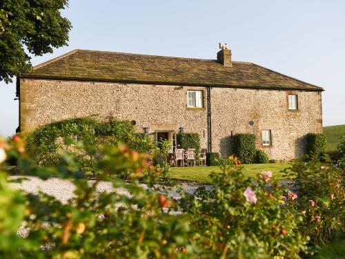 Longnor House | 2 Bed in Pilsbury SKN28