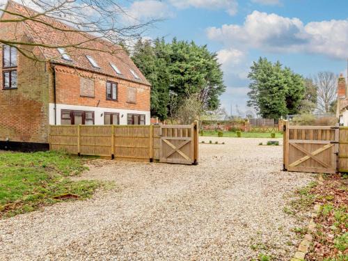 Cantley House | 2 Bed in Reedham 90882
