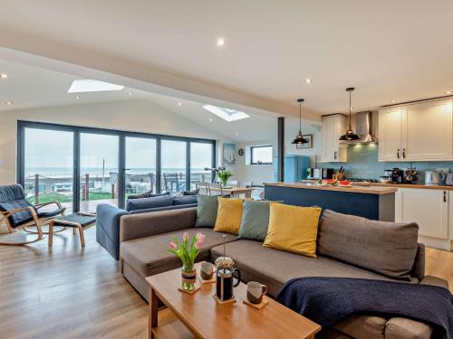 Whitstable House | 2 Bed in Seasalter WCC05