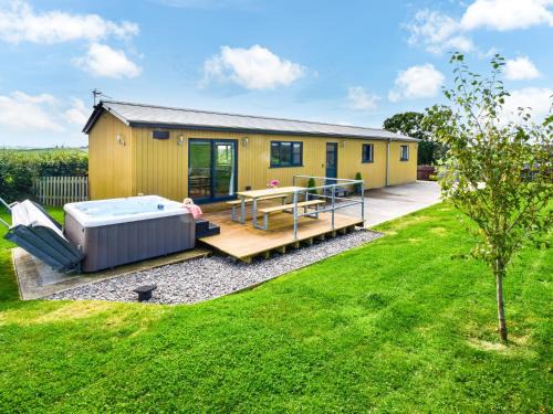 South Molton House | 2 Bed in South Molton 78097