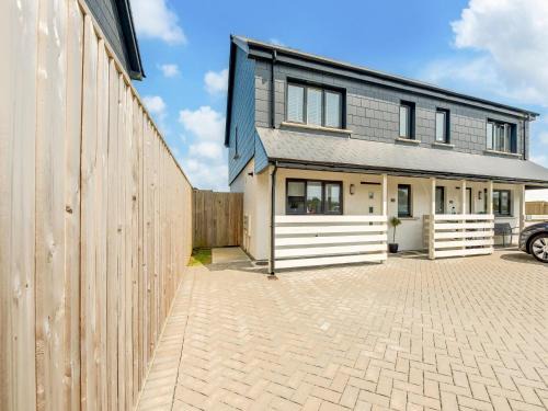 St Davids House | 2 Bed in St Davids 92137