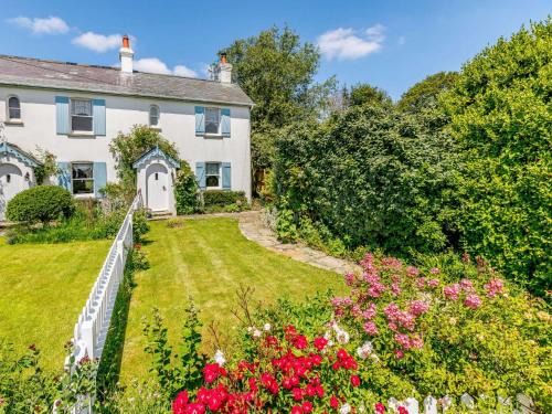 New Forest District House | 2 Bed in Sway NFL43