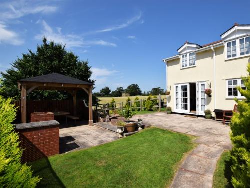 Crediton House | 2 Bed in Tiverton 51275
