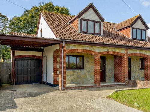 Freshwater House | 2 bed in Totland Bay IC003